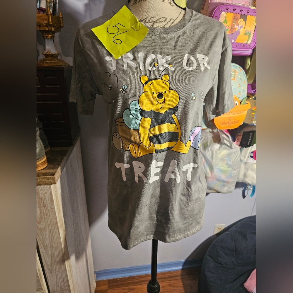 Trick Or Treat Winnie The Pooh Bunble Bee T Shirt  Gray Size Small